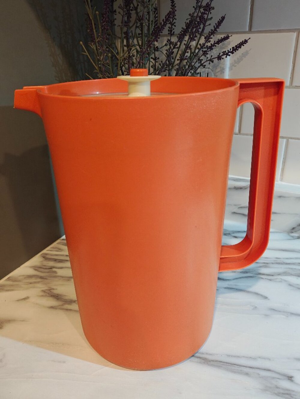 Vintage Tupperware 1 Gallon Push Button Pitcher #1416-3 3.8L Retro